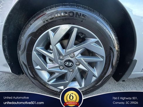 Used 2024 Hyundai Elantra Limited FWD image 18