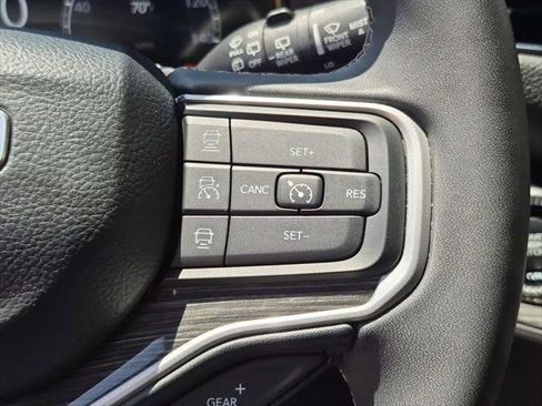 Certified 2022 Jeep Wagoneer Series III w/ Flexible Seating Group RWD image 18
