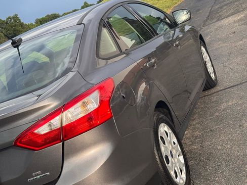 Used 2013 Ford Focus SE FWD image 30