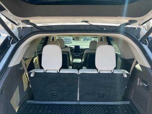 Used 2020 Ford Explorer Platinum w/ Premium Technology Package image 17