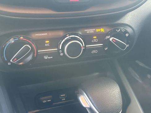 Used 2025 Kia Soul LX w/ LX Technology Package FWD image 20