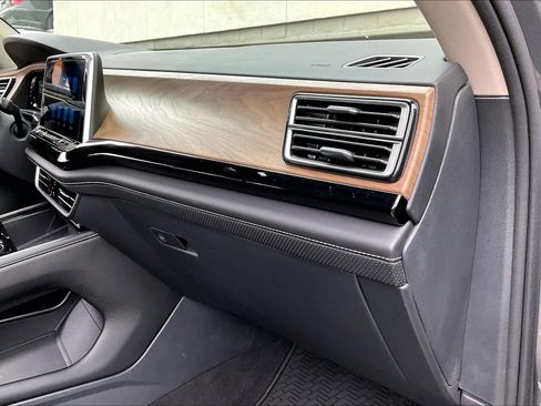 Certified 2024 Volkswagen Atlas SE w/ Panoramic Sunroof Package image 15