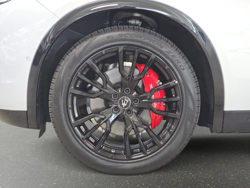 Used 2025 Maserati Grecale Modena AWD/4WD image 32