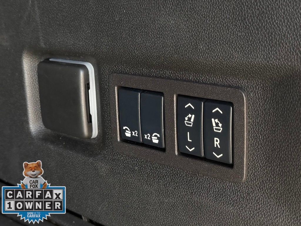 Used 2024 Chevrolet Suburban Z71 w/ Luxury Package AWD/4WD image 27