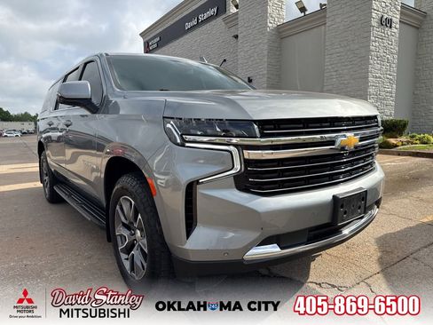 Used 2024 Chevrolet Suburban LT w/ Luxury Package AWD/4WD image 1