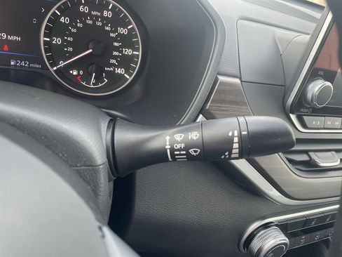 Used 2025 Nissan Altima 2.5 SV image 23