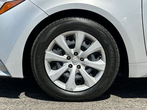 Used 2025 Toyota Corolla LE w/ Carpet Mat Package (TMS) FWD image 24