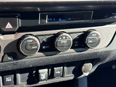 Used 2021 Toyota Tacoma SR5 AWD/4WD image 32