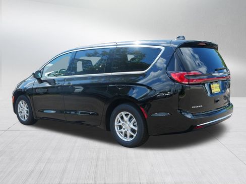 New 2026 Chrysler Pacifica Select image 5