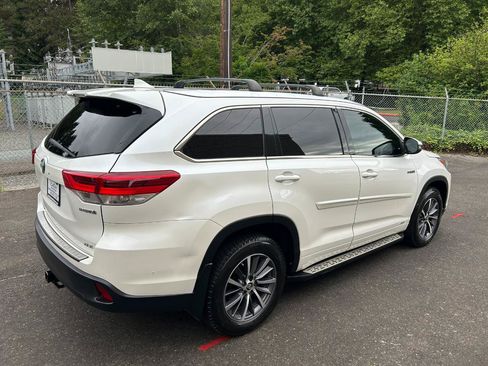 Used 2017 Toyota Highlander XLE AWD/4WD image 5