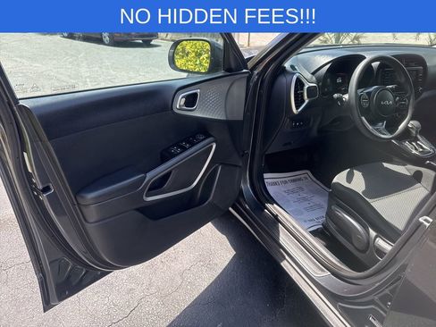 Used 2023 Kia Soul LX w/ LX Technology Package FWD image 13