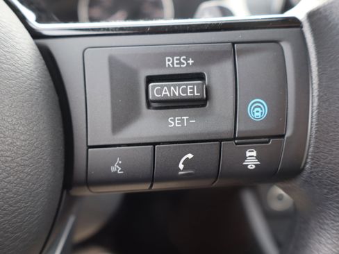 Used 2023 Nissan Rogue SV image 16