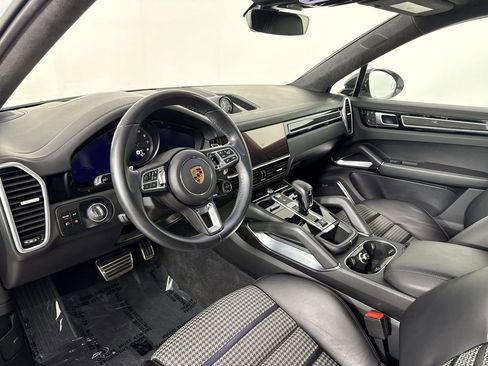 Certified 2023 Porsche Cayenne Turbo AWD/4WD image 4
