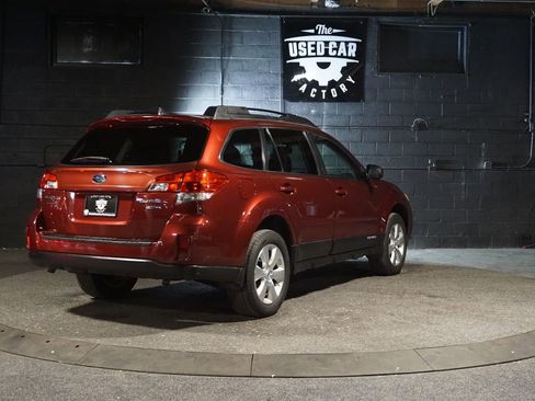 Used 2012 Subaru Outback 3.6R Limited w/ Moonroof Pkg AWD/4WD image 6