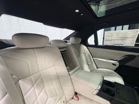 New 2026 BMW 760i xDrive w/ Premium Package AWD/4WD image 23