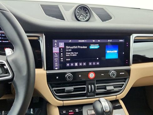 Used 2024 Porsche Macan image 18