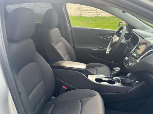 Used 2021 Chevrolet Malibu LT image 28