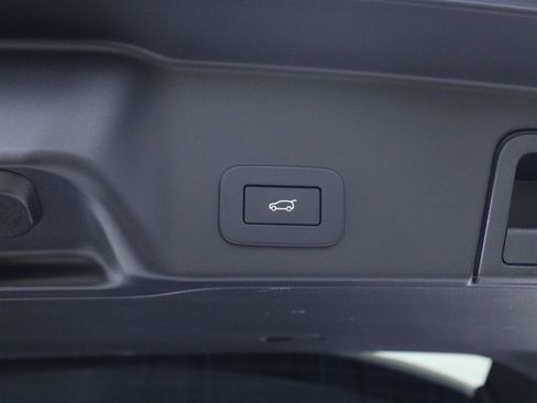 Used 2024 Land Rover Range Rover Evoque Dynamic SE image 11