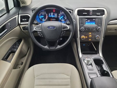 Used 2018 Ford Fusion SE FWD image 22