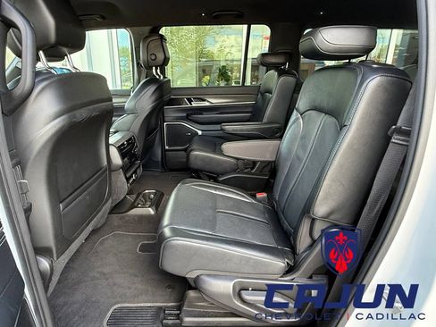 Used 2024 Jeep Wagoneer Series III AWD/4WD image 16