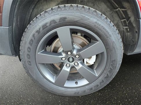 Used 2024 Land Rover Defender 130 S image 34