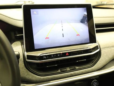 Used 2023 Jeep Compass Latitude image 23