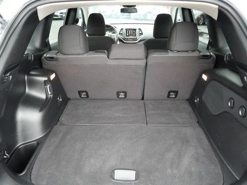 Used 2016 Jeep Cherokee Latitude w/ Safety/Convenience Group AWD/4WD image 35