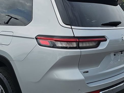 Used 2022 Jeep Grand Cherokee L Limited RWD image 38