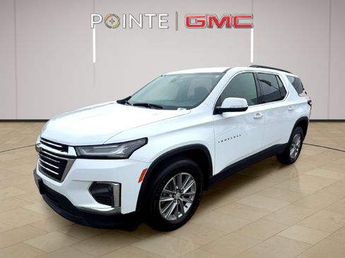 Used 2023 Chevrolet Traverse LT image 3