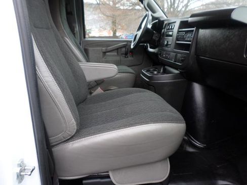 Used 2024 GMC Savana 2500 w/ Driver Convenience Package image 2