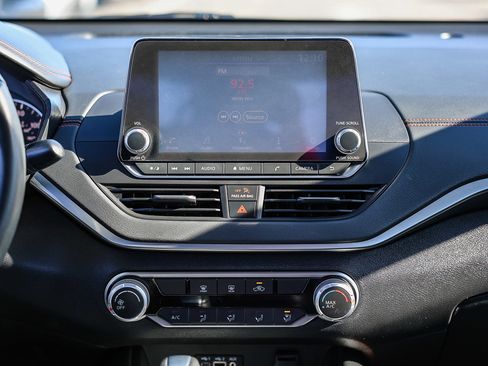 Used 2022 Nissan Altima 2.5 SR image 3