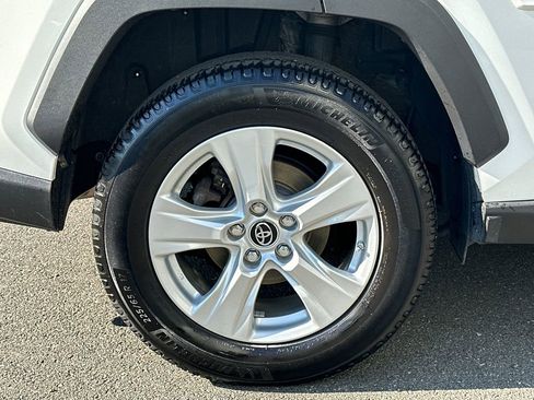 Used 2019 Toyota RAV4 LE w/ Carpet Mat Package AWD/4WD image 7