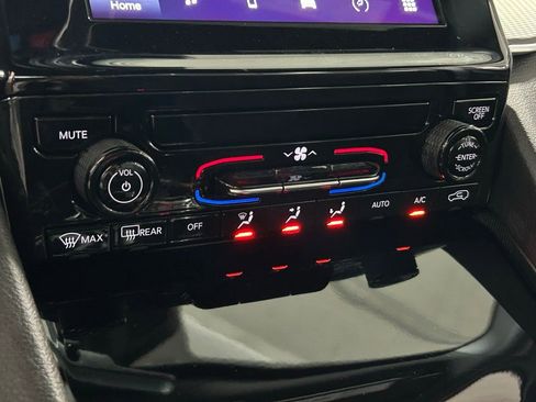 Used 2025 Jeep Grand Cherokee L Laredo image 22