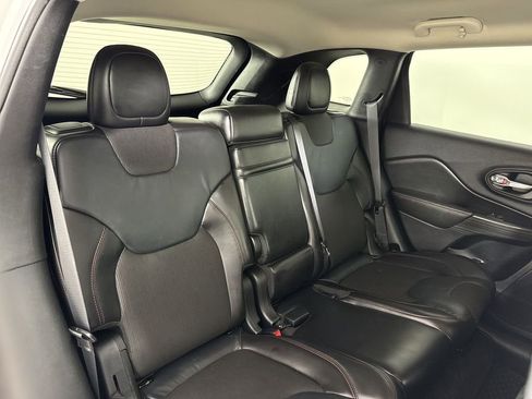 Used 2016 Jeep Cherokee Trailhawk w/ Cold Weather Group AWD/4WD image 23
