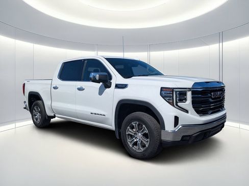Used 2025 GMC Sierra 1500 SLT AWD/4WD image 2