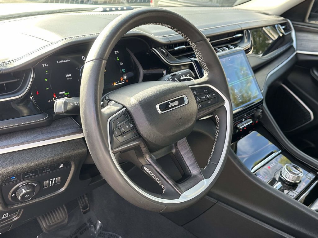 Used 2023 Jeep Grand Cherokee 4WD 4xe image 2