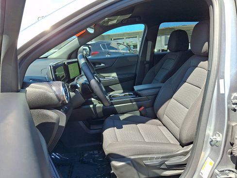 Used 2025 Chevrolet Equinox LT FWD image 13