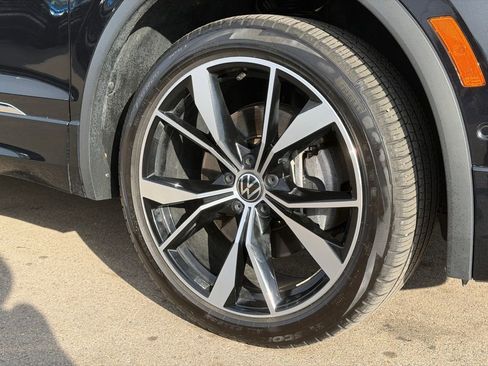 Used 2022 Volkswagen Tiguan SEL R-Line image 22
