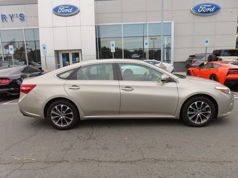 Used 2016 Toyota Avalon XLE Plus image 4