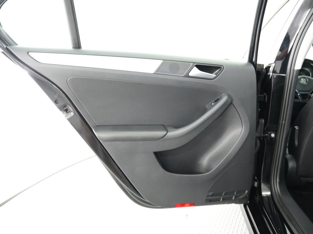 Used 2017 Volkswagen Jetta SE FWD image 28