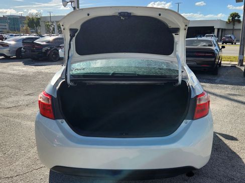 Used 2019 Toyota Corolla LE image 18