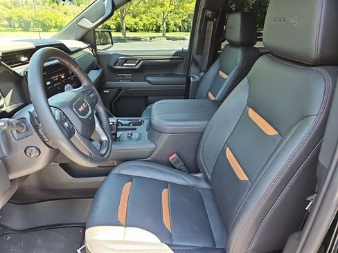 Used 2024 GMC Sierra 1500 AT4 w/ Technology Package AWD/4WD image 18
