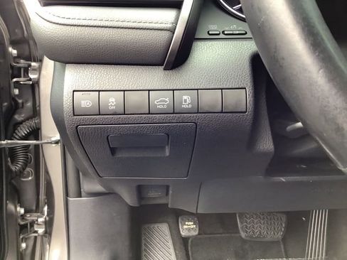 Used 2020 Toyota Camry SE FWD image 15
