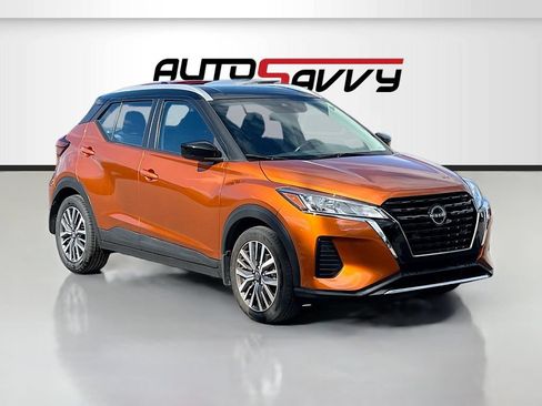 Used 2022 Nissan Kicks SV FWD image 1