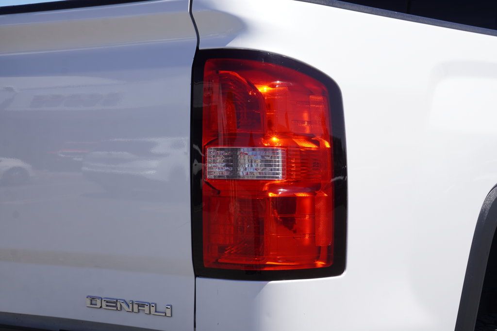 Used 2018 GMC Sierra 2500 Denali w/ Duramax Plus Package AWD/4WD image 11