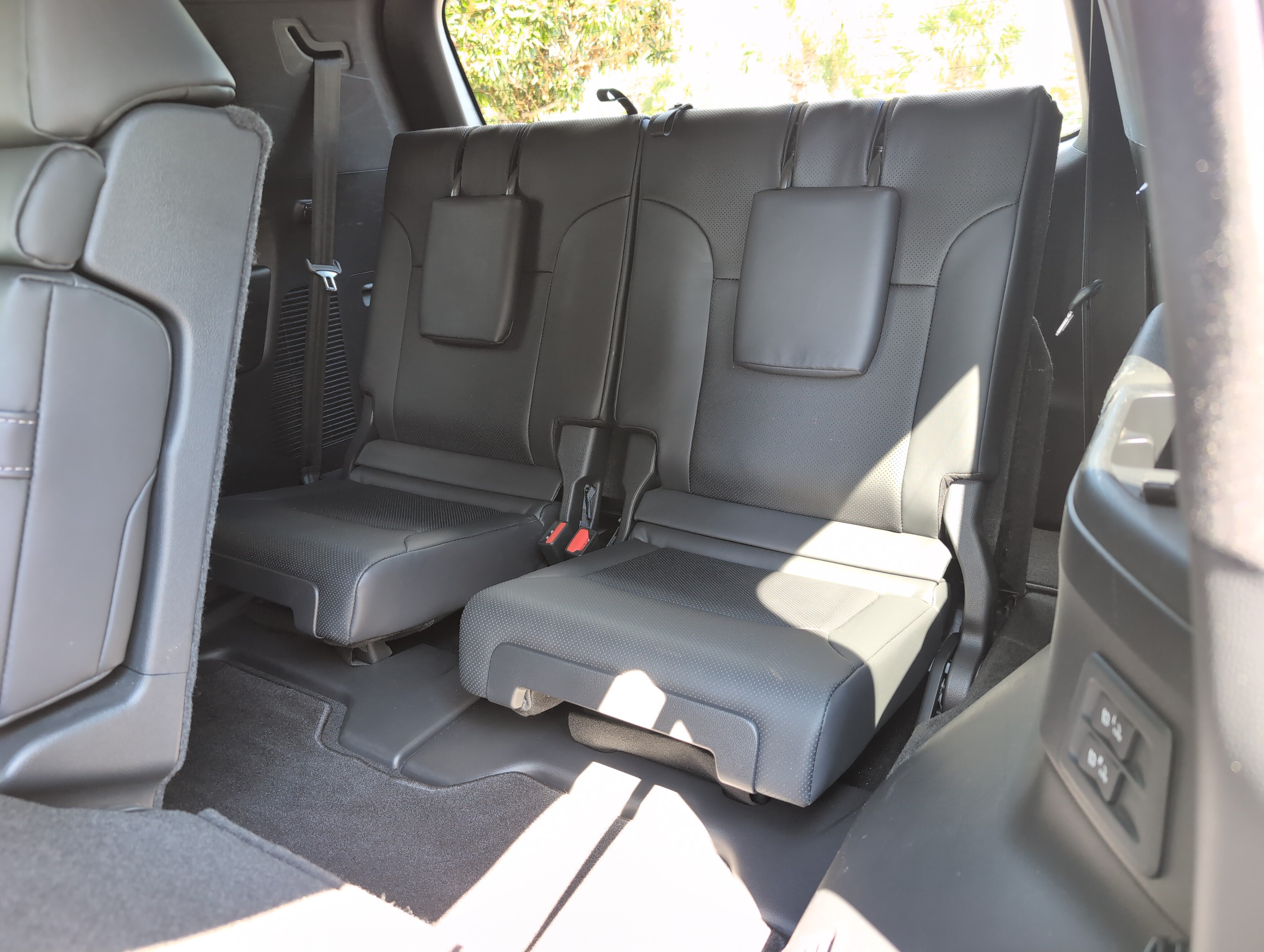 Used 2024 Lexus LX 600 4WD w/ Luxury Package image 32