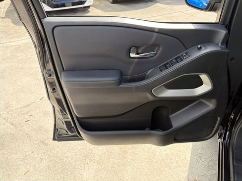 Used 2022 Nissan Frontier SV image 16