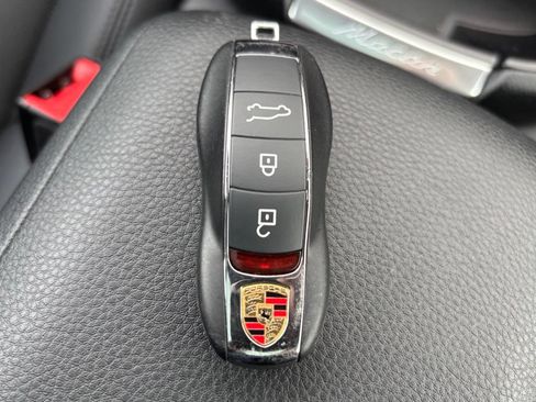 Certified 2023 Porsche Macan AWD/4WD image 40