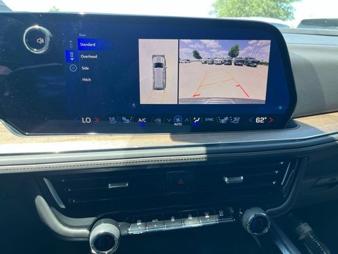 Used 2025 Chevrolet Tahoe High Country AWD/4WD image 16