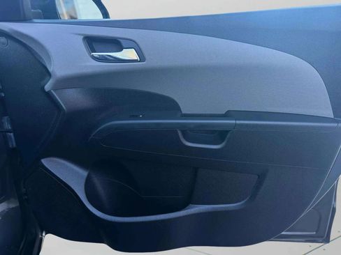 Used 2016 Chevrolet Sonic LT image 7